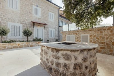 4-kotor-ljuta-stone-villa-on-the-first-line-t