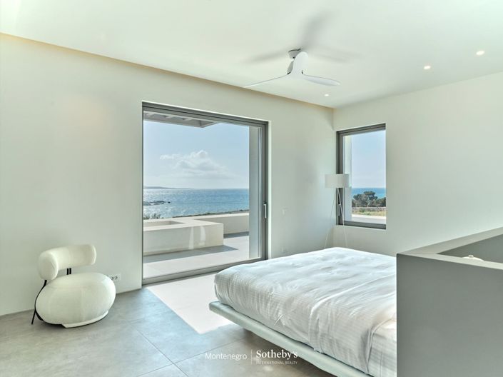Image No.12-8 Bed Villa for sale