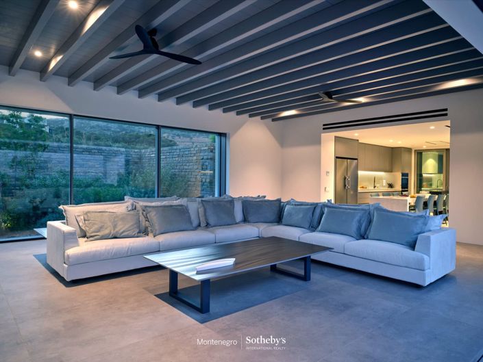 Image No.18-8 Bed Villa for sale