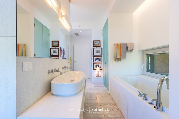 Image No.26-5 Bed Villa for sale