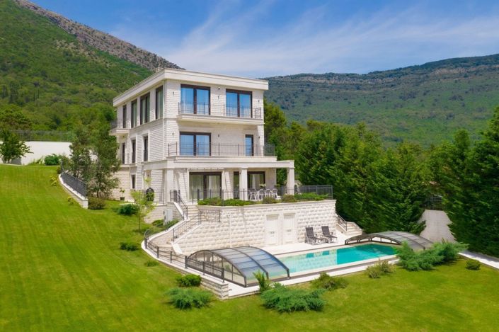 Image No.2-Villa de 6 chambres à vendre à Tivat