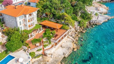1 - Bar, Villa