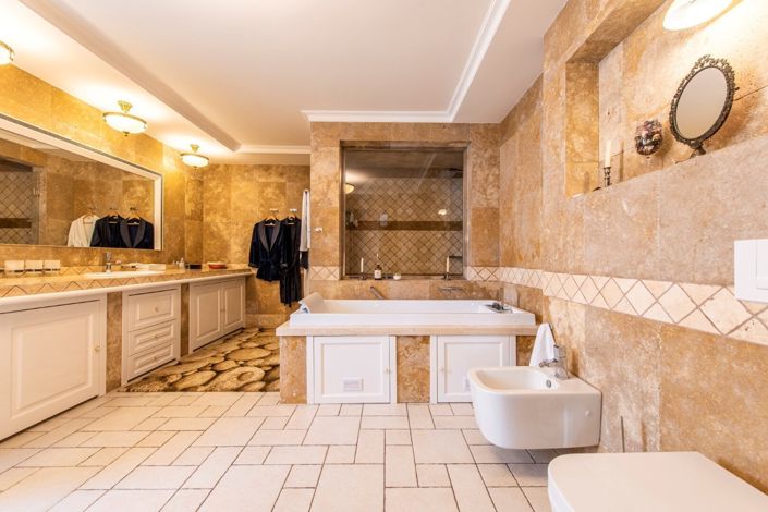 Image No.20-6 Bed Villa for sale