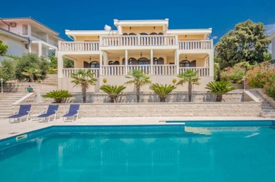 1 - Bar, Villa