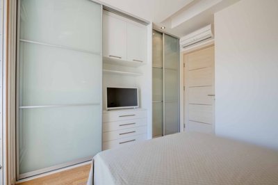 10-1-bdr-apartment-with-sea-view-and-garage-n