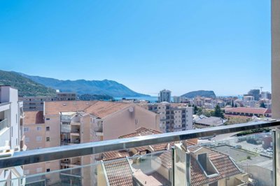 2-1-bdr-apartment-with-sea-view-and-garage-ni