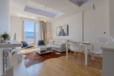4-1-bdr-apartment-with-sea-view-and-garage-ni