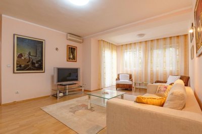5-2bdr-apartment-near-slovenska-plaza-beach