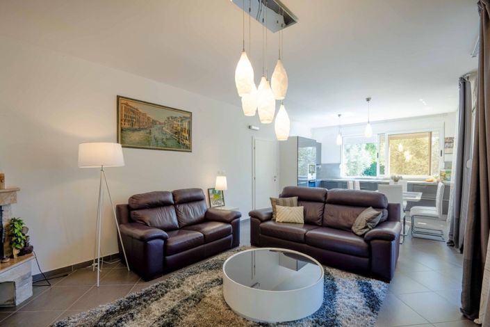 Image No.12-4 Bed House for sale