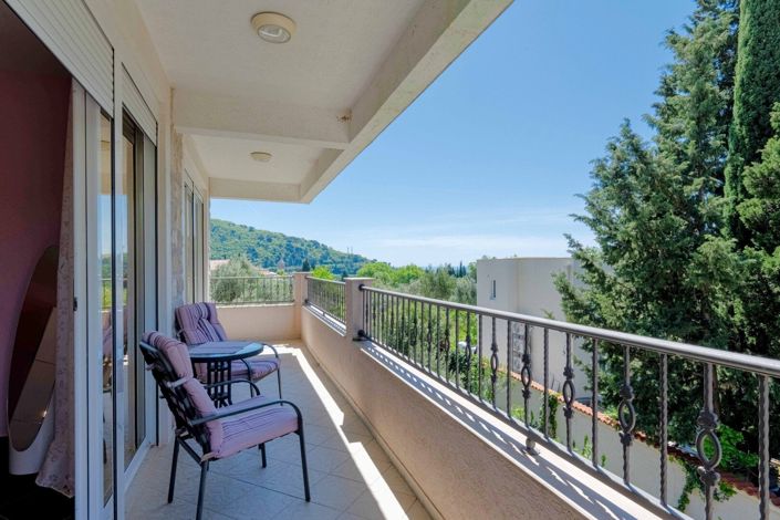 Image No.19-4 Bed House for sale