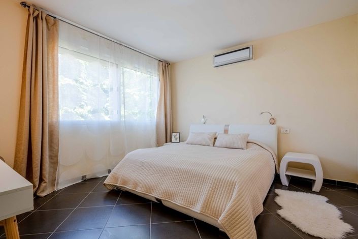 Image No.21-4 Bed House for sale