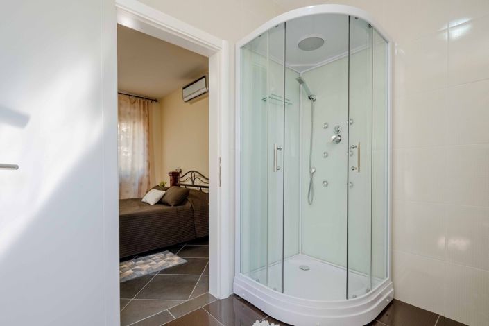 Image No.25-4 Bed House for sale