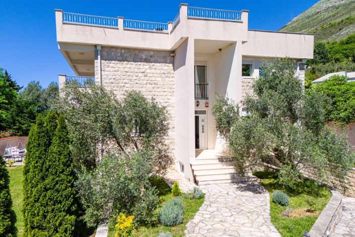 Image No.6-4 Bed House for sale