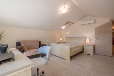 6645d32d557f213f98d4bbc312-penthouse-with-3bd