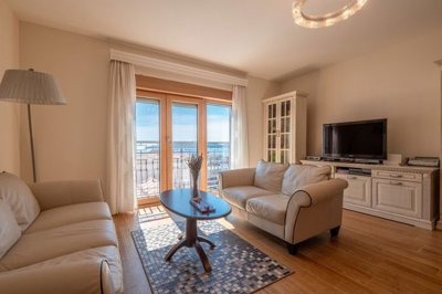 6645d32b76e7d9c158275a2c3-penthouse-with-3bdr