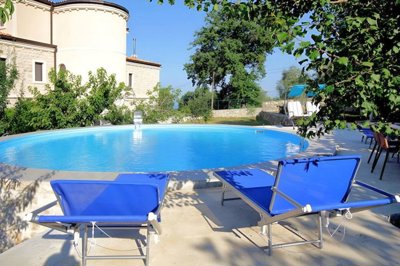 4-rezevici-villa-on-a-large-plot-and-a-pool