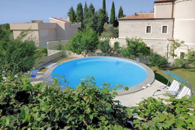 7-rezevici-villa-on-a-large-plot-and-a-pool