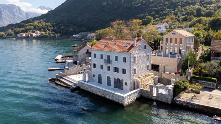 Image No.1-9 Bed Hotel for sale