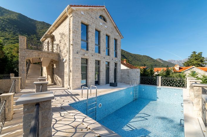 Image No.3-Un hôtel de 9 chambres à vendre à Kotor