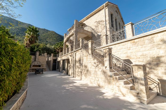 Image No.4-Un hôtel de 9 chambres à vendre à Kotor