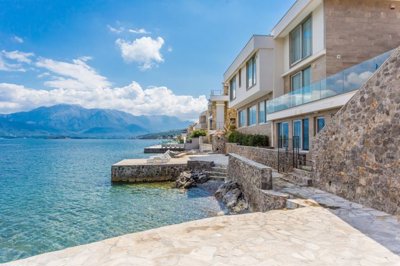 1-waterside-villa-krasici