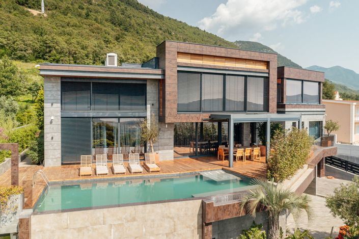 Image No.1-4 Bed Villa for sale