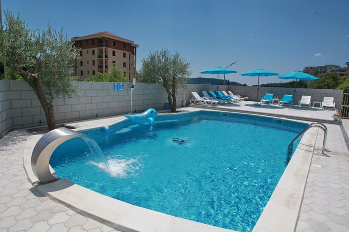 Image No.1-17 Bed Apartment for sale
