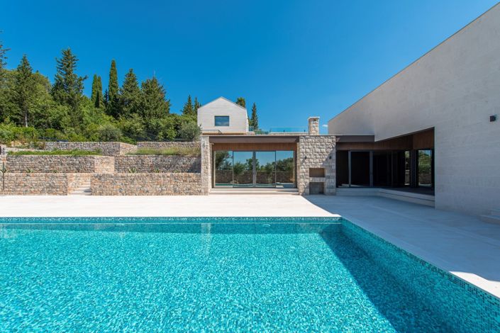 Image No.1-6 Bed Villa for sale