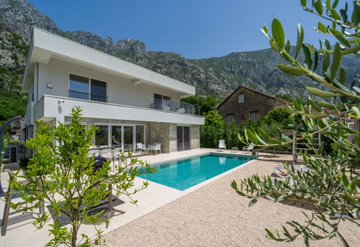 Image No.1-Villa de 4 chambres à vendre à Kotor