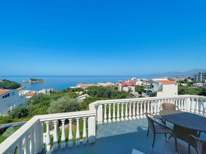 Image No.1-4 Bed House for sale