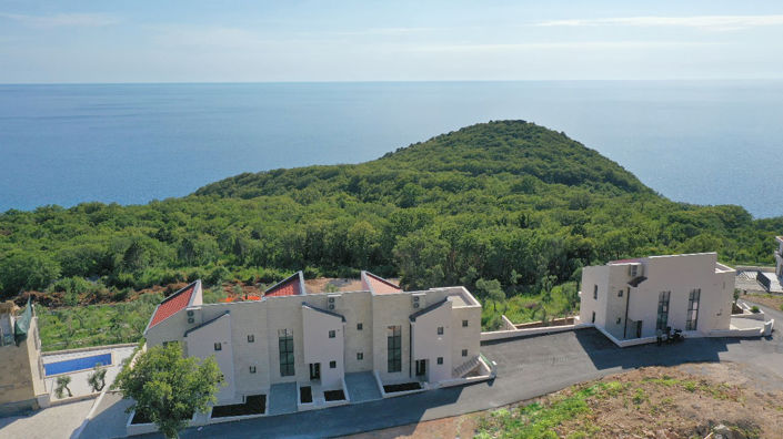 Image No.1-4 Bed House for sale