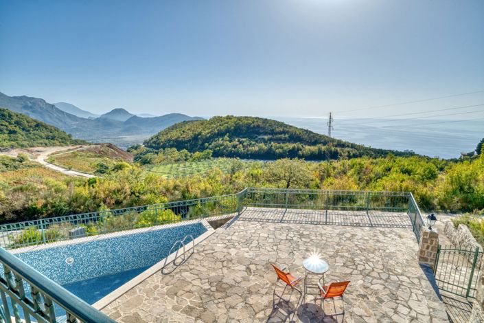 Image No.1-6 Bed Villa for sale