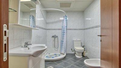 10-furnished-studio-apartment-with-parking-pl