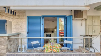 4-furnished-studio-apartment-with-parking-pla