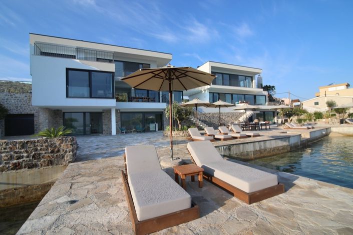 Image No.2-9 Bed Villa for sale