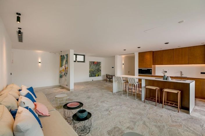 Image No.20-9 Bed Villa for sale