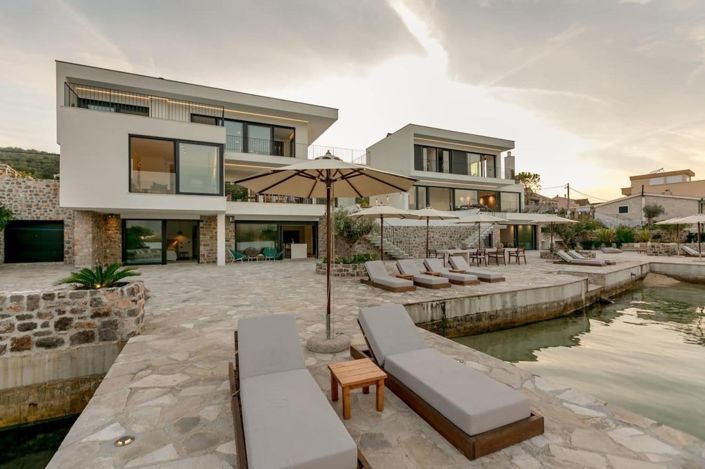 Image No.6-9 Bed Villa for sale