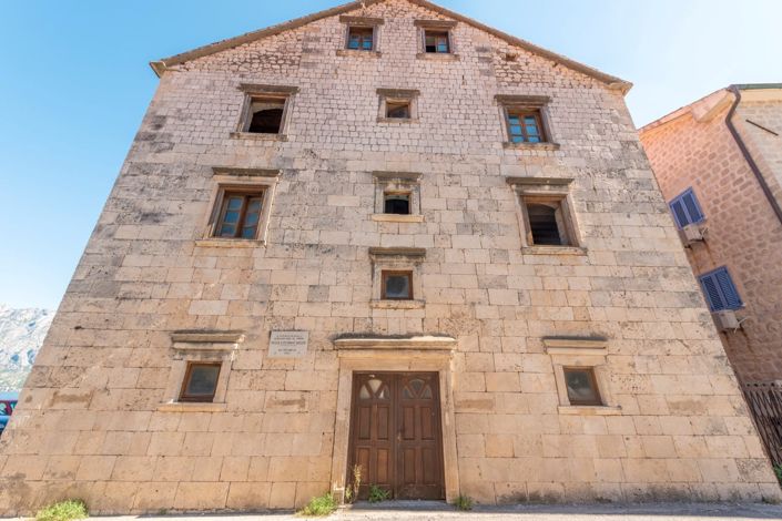 Image No.10-Villa for sale