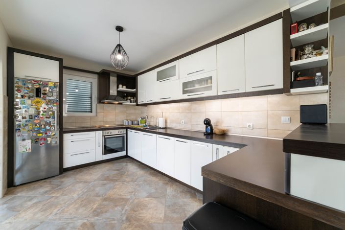 Image No.10-9 Bed Apartment for sale