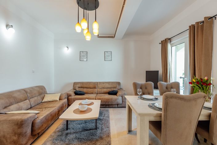 Image No.20-9 Bed Apartment for sale