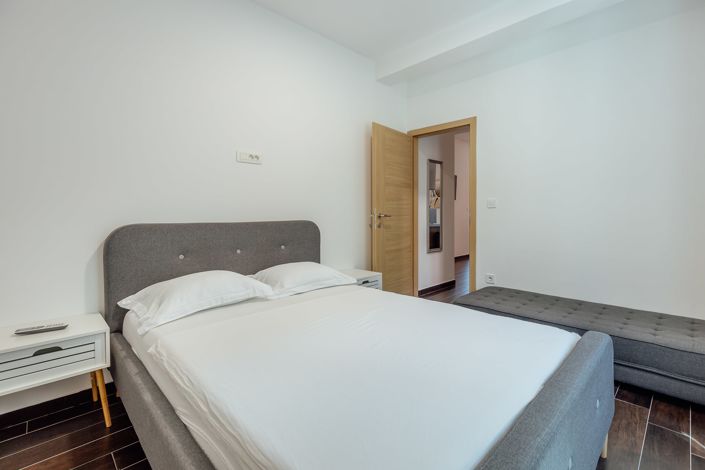 Image No.29-9 Bed Apartment for sale