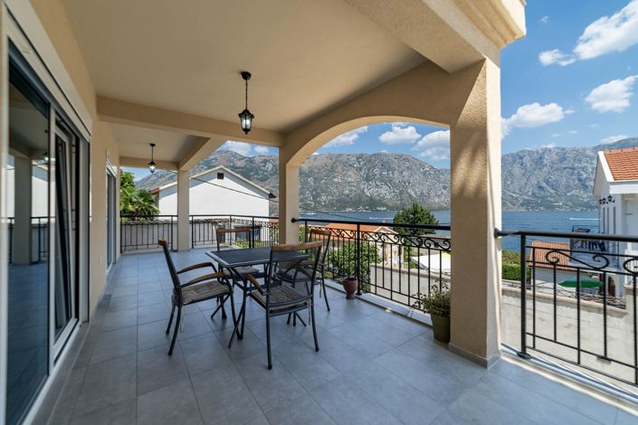 Image No.5-9 Bed Apartment for sale