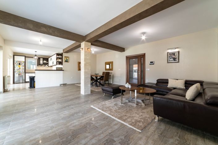 Image No.9-9 Bed Apartment for sale