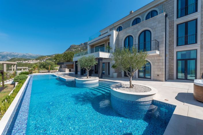 Image No.1-6 Bed Villa for sale