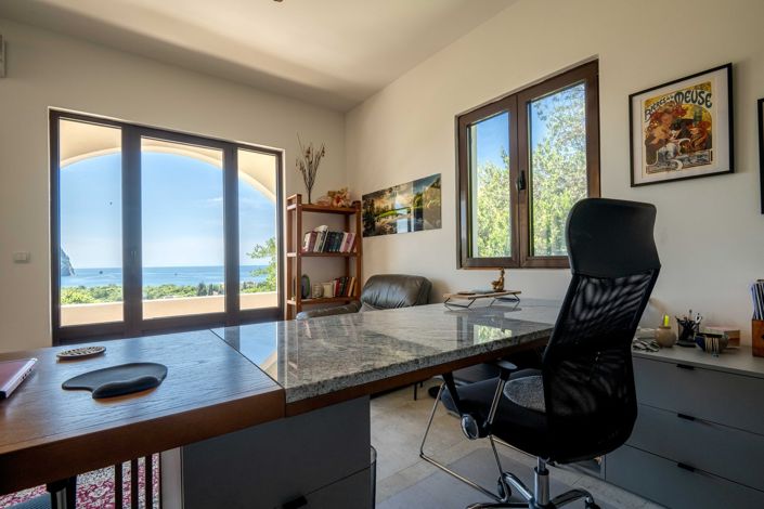 Image No.9-3 Bed House for sale