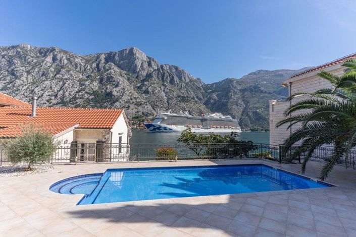 Image No.1-2 Bed Villa for sale