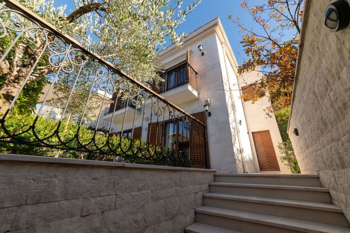 Image No.1-3 Bed Villa for sale