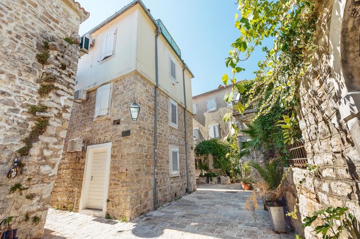 Image No.1-3 Bed House for sale
