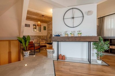 8-4-unique-apartment-in-budva-old-town
