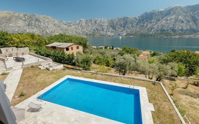 8-historic-renovated-complex-of-stone-villas-
